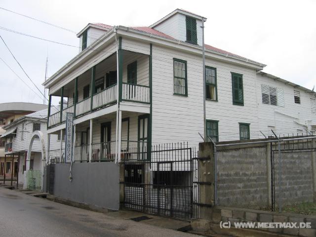 806 North Front St Guesthouse