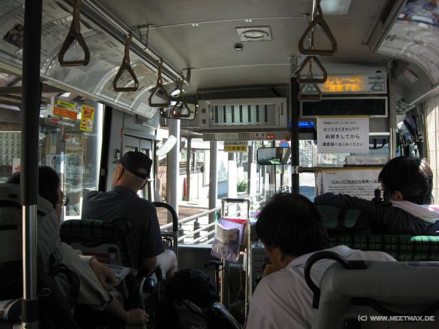 0739_Hikers_bus