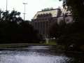42 Hofgarten und verwitterter Kaufhof