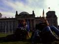 047 Klas und Inga vorm Reichstag