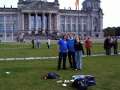 054 Wir vorm Reichstag