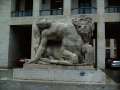 13 EUR Statue