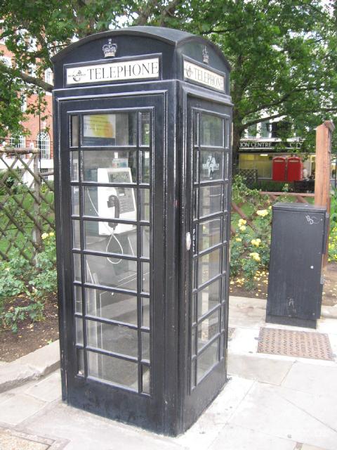 554 Schwarze Telefonzelle