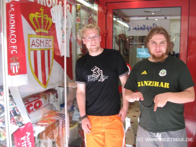 790 Fans im Fu�ballshop