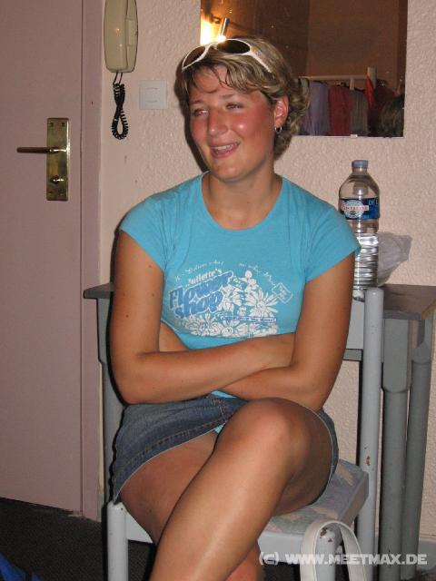 51 Allison singt