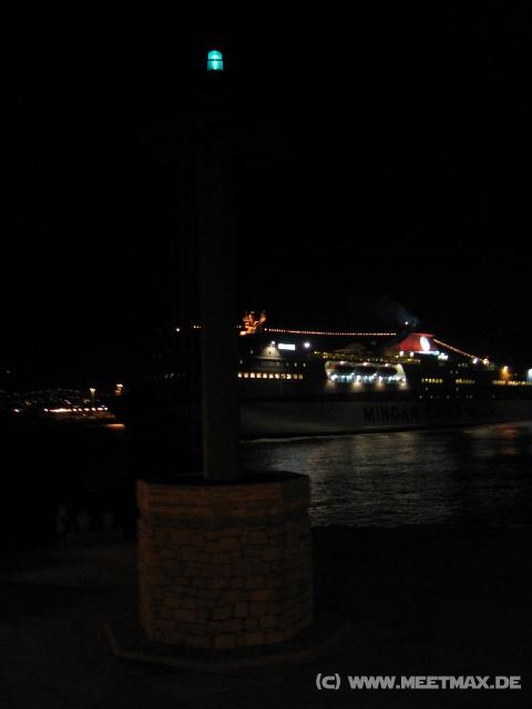 4004 Kreuzfahrtschiff und Leuchte