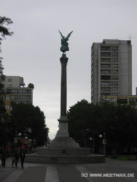 585 Friedenss�ule