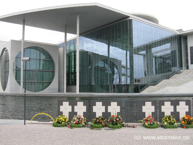 636 Bundestagsbibliothek und Maueropfergedenkstelle
