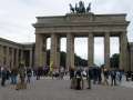 625 Goldener Mann vorm Brandenburger Tor