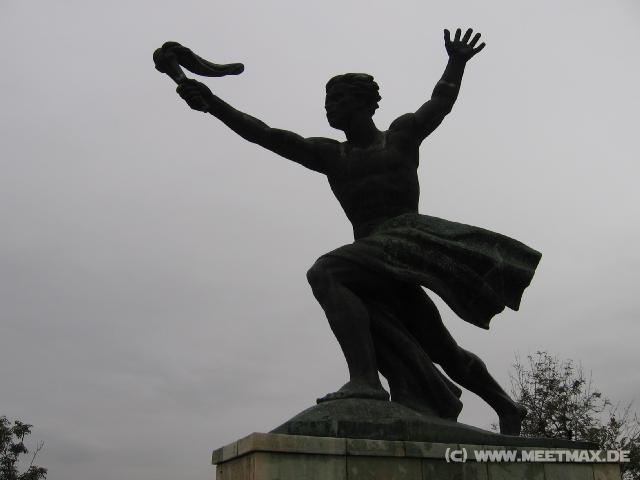 7014 Statue