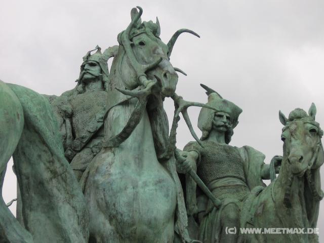7111 Statuen am Heldenplatz