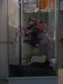7132 Crime Museum - Blumen mit Pistole