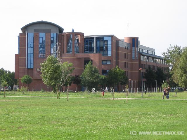 239 E�tv�s University