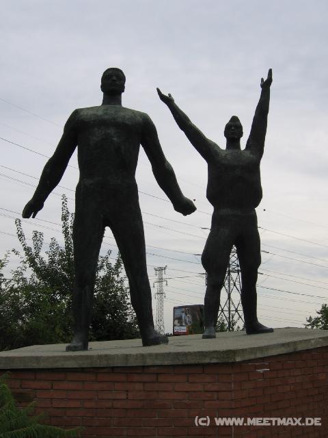 290 Statuen