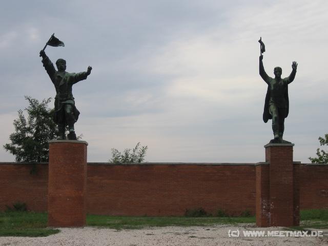 293 Statuen