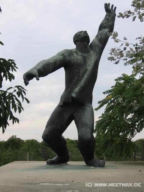 294 Statue