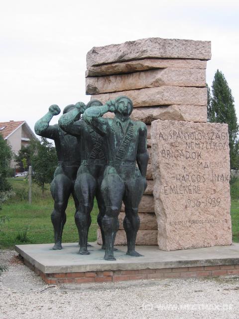 301 Statuen
