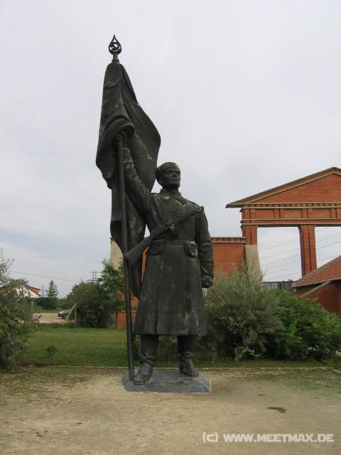 307 Statue
