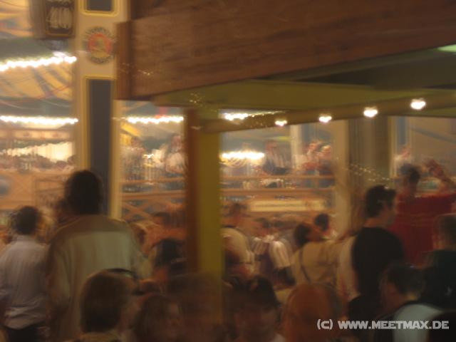 513 Im Bierzelt