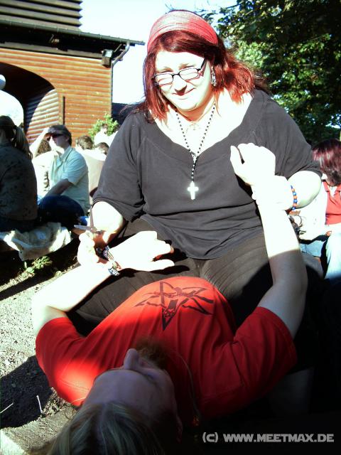 2084 Chrissy frisiert Stephan