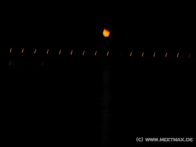 8221 Mond und Ponte Vasco da Gama