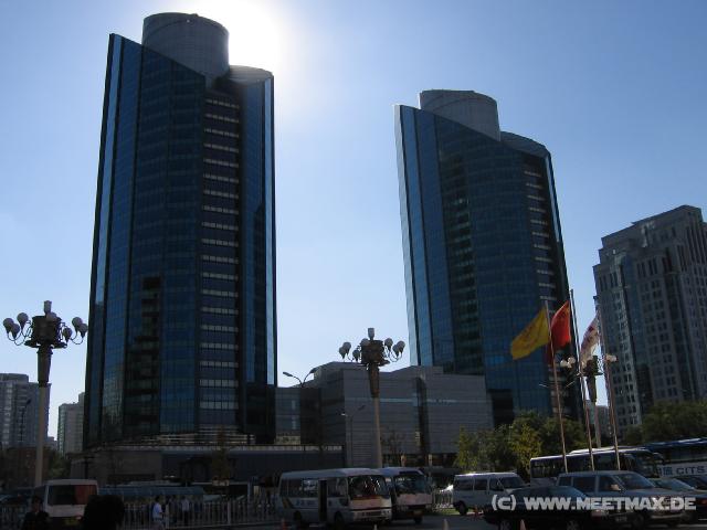 8465 Twin Towers
