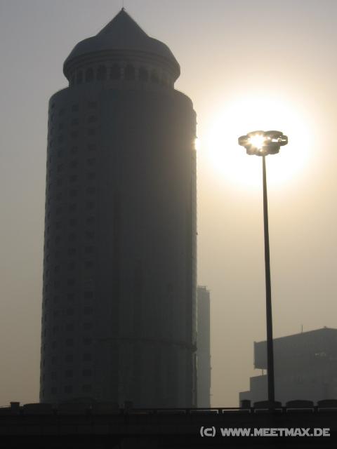 8603 Hochhaus im Gegenlicht
