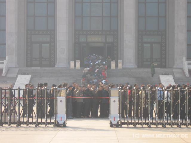 8621 Schlange am Mao-Mausoleum