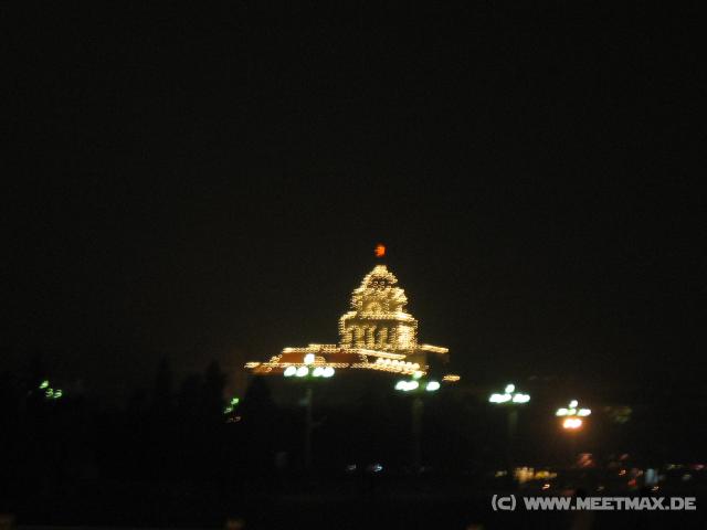 8925 Beijing by night