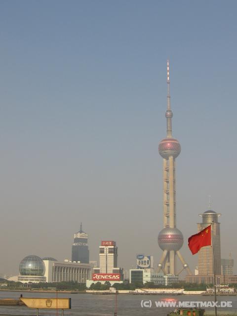 9527 Oriental Pearl und Flagge