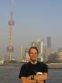 9537 Markus vor der Skyline