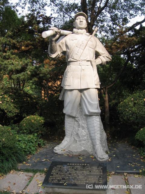 9665 Arbeiterstatue im Volkspark