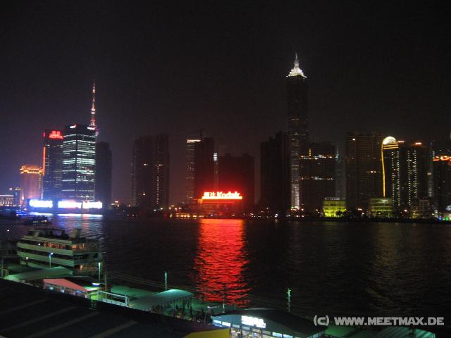 9704 Shanghai by night