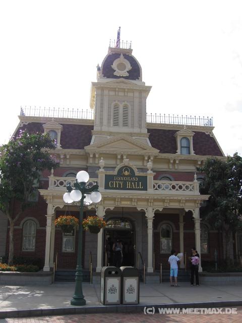 9756 Disneyland City Hall