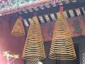 0044 R�ucherspiralen im Kun Iam Tempel