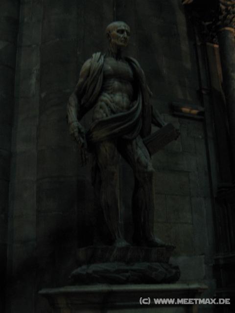 2296_Duomostatue