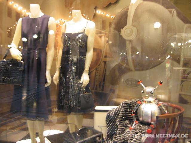 2302_Prada