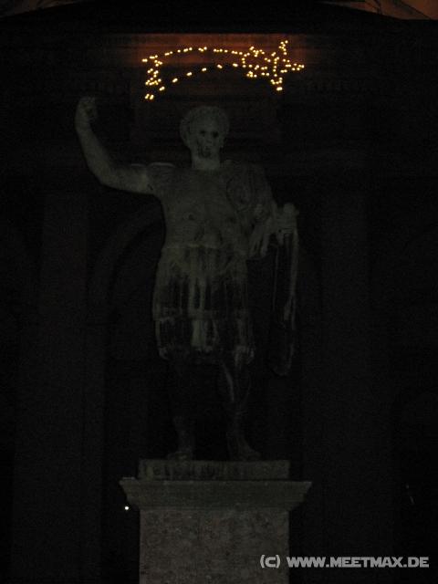 2503_Statue