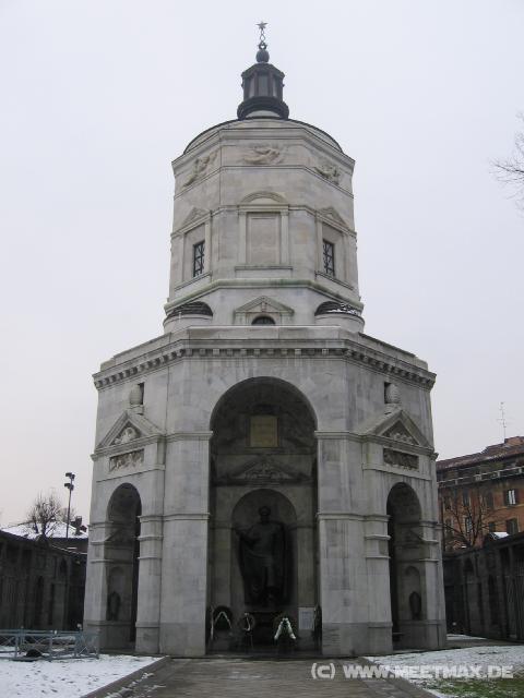 2526_Monumento_ai_Caduti