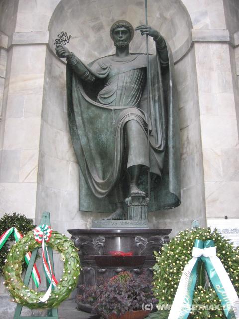 2527_Monumento_ai_Caduti