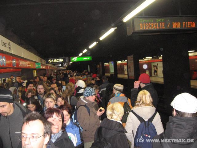 2545_Volle_Metrostation