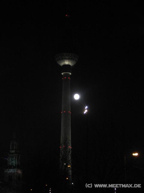 2924_Fernsehturm_mit_Mond