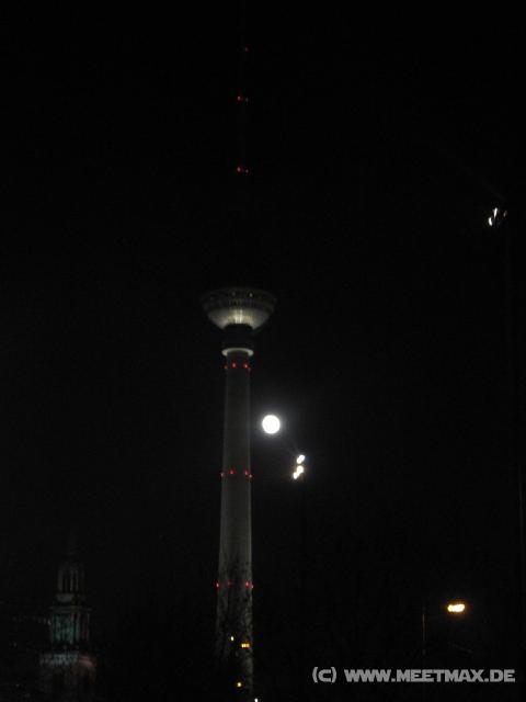 2925_Fernsehturm_mit_Mond