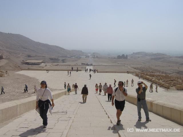 5244_Blick_vom_Hatschepsut-Tempel