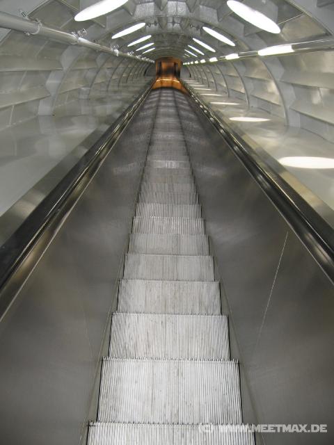 7899_Tunneltreppe