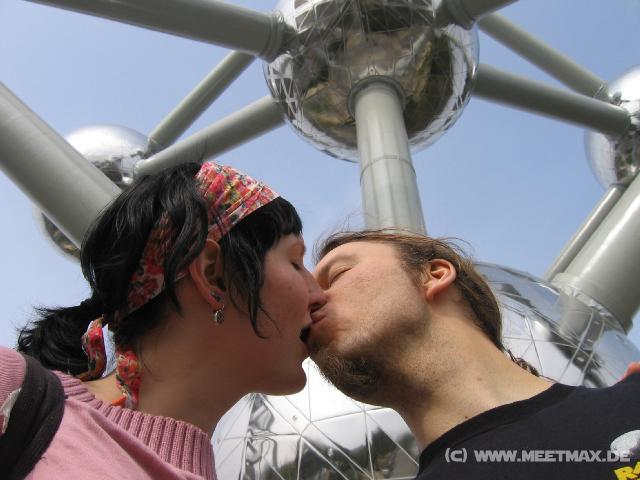 7927_Atomium-Kuss