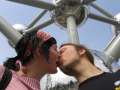7927_Atomium-Kuss