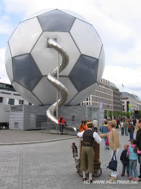 0893_Drehorgelspieler