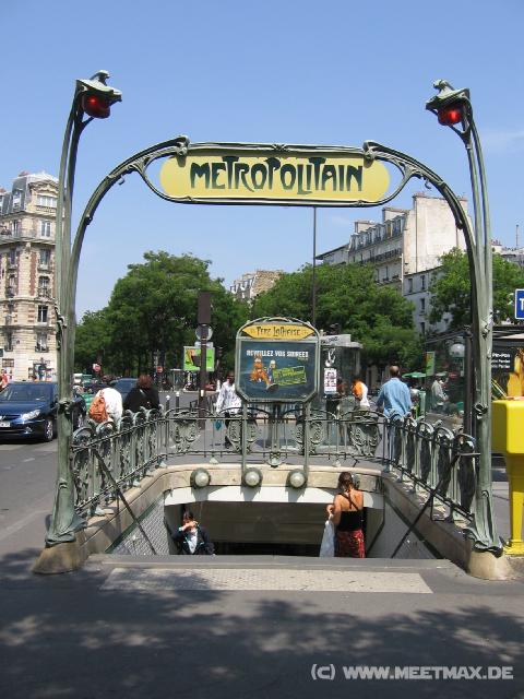 1575_Metro_P�re-Lachaise