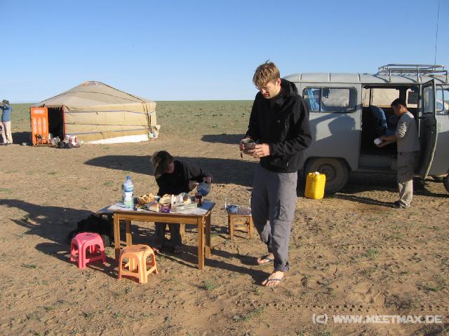 5809_Fr�hst�ck_in_der_Gobi